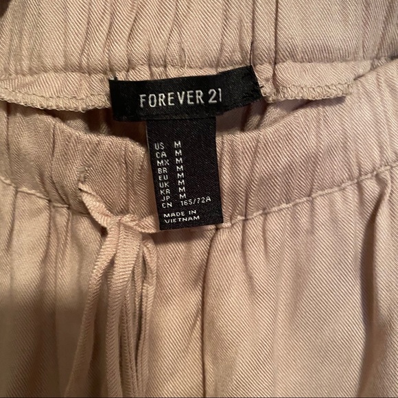 Forever 21 baggy dress pants. Side zippers. Medium - Picture 4 of 4